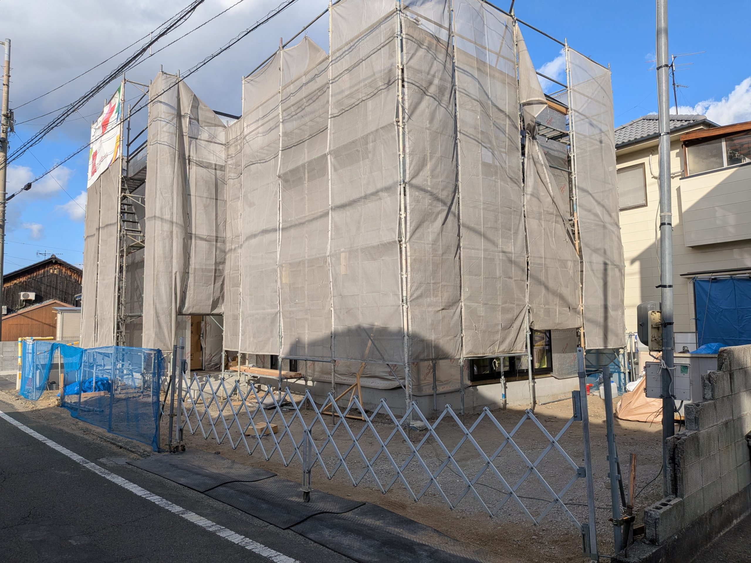 画像：外壁工事ｽﾀｰﾄ( ;∀;) 　by秋山（01.19）