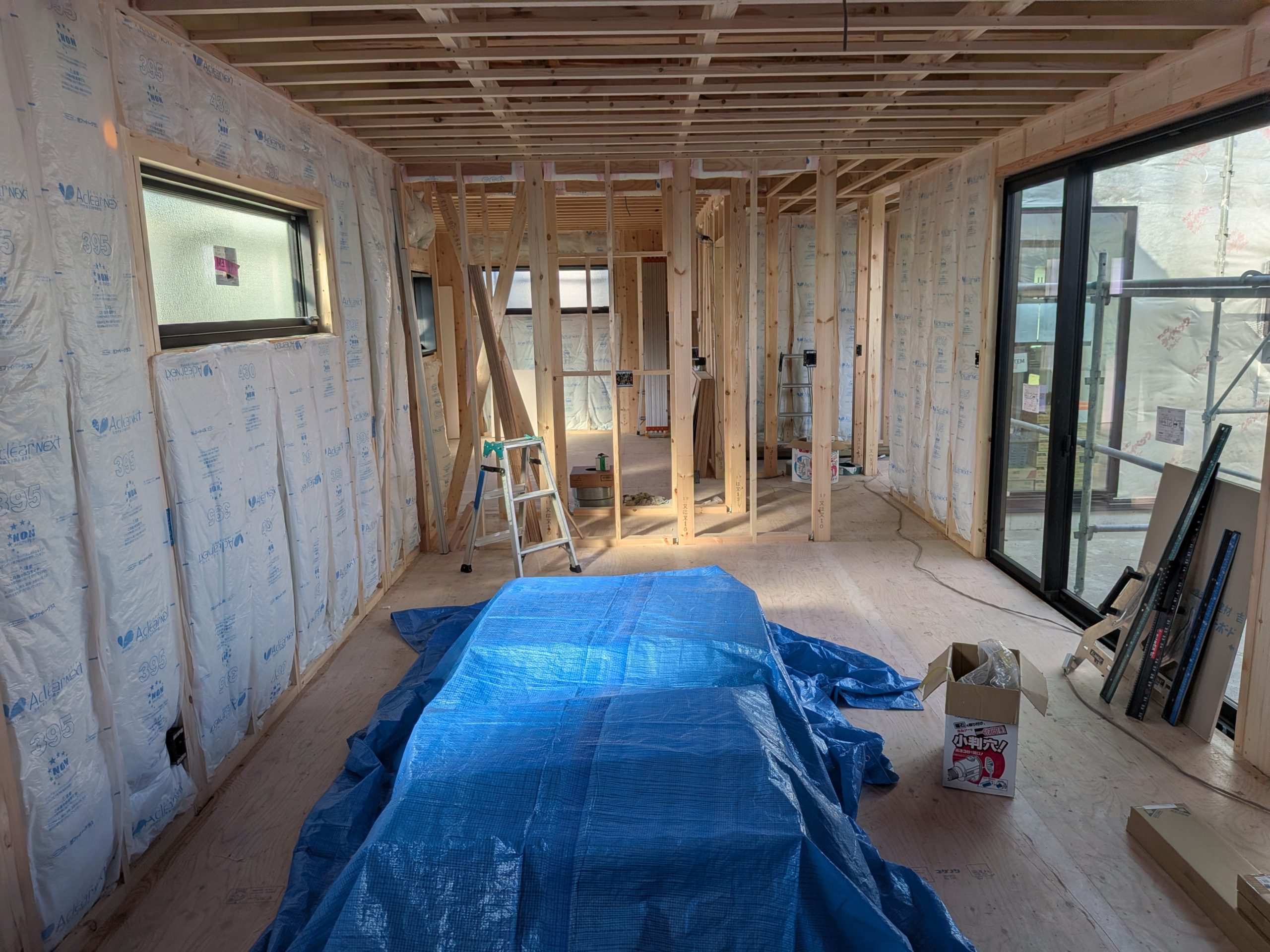 画像：配線工事中ｽ٩( ”ω” )و　by秋山（01.19）