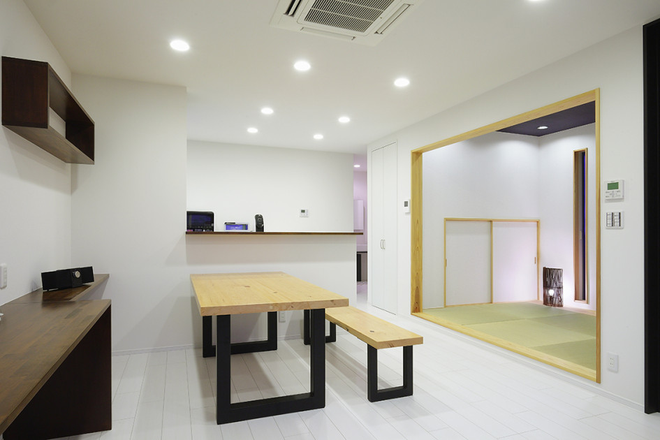 画像：白に包まれる家