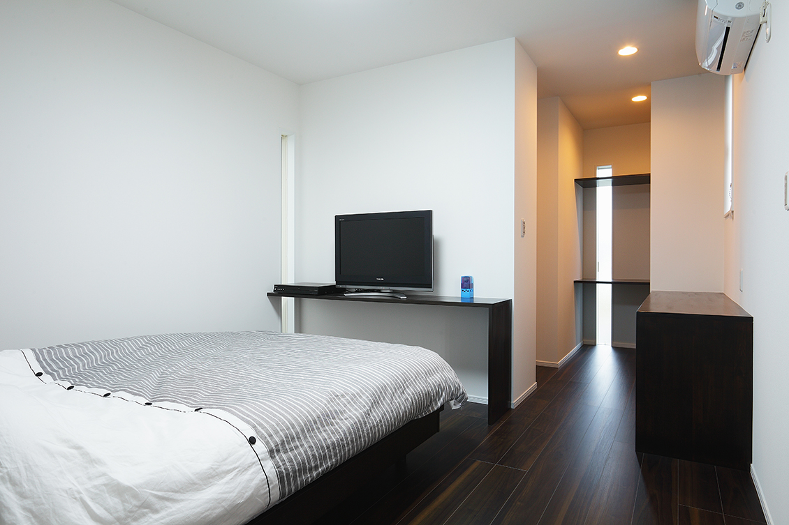 画像:白に包まれる家