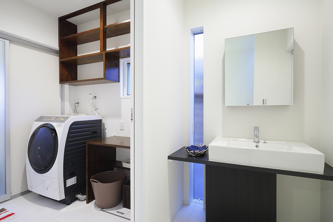 画像:白に包まれる家