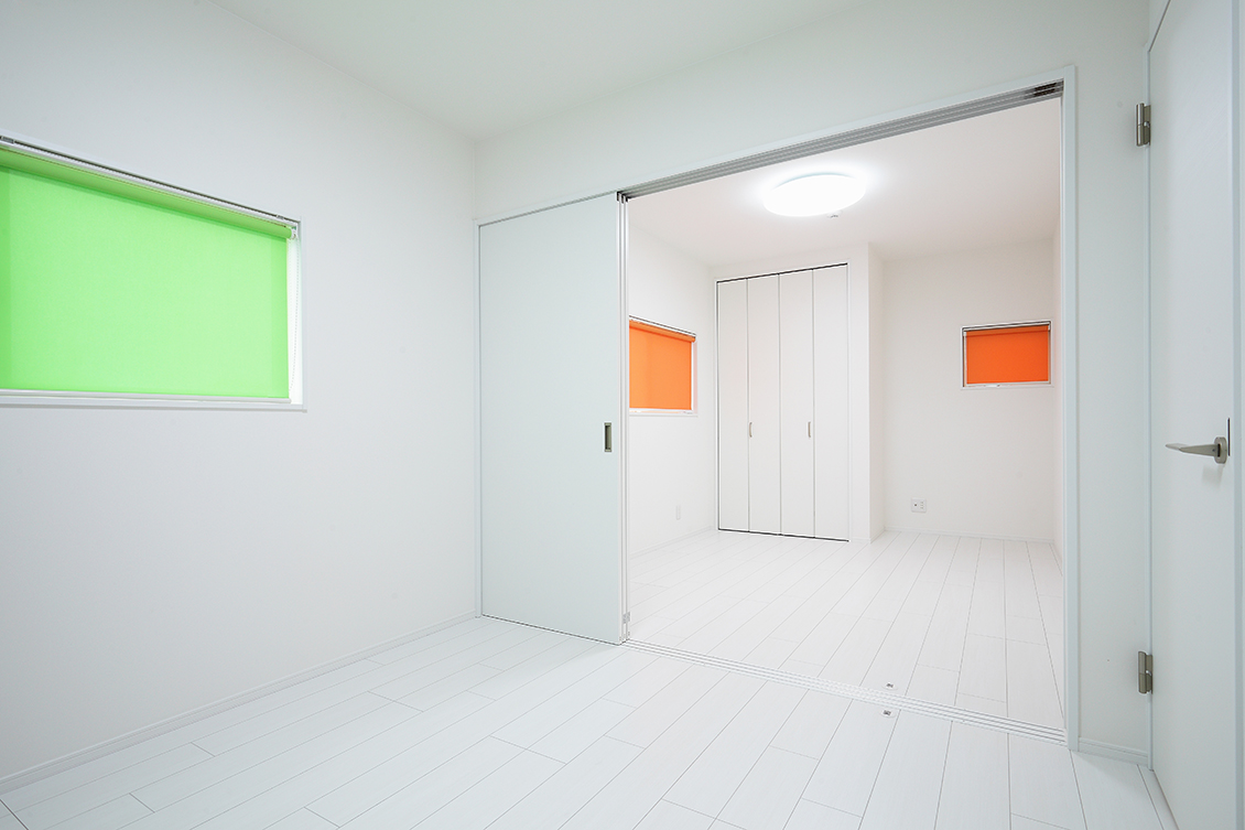 画像:白に包まれる家