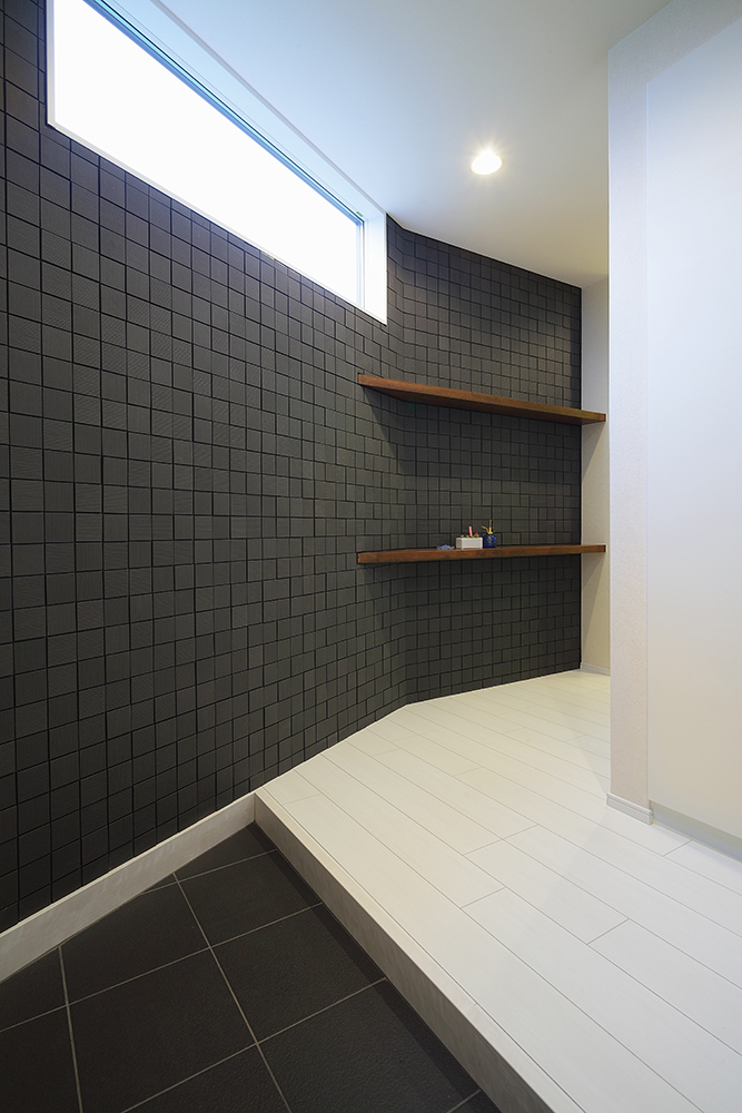 画像:白に包まれる家